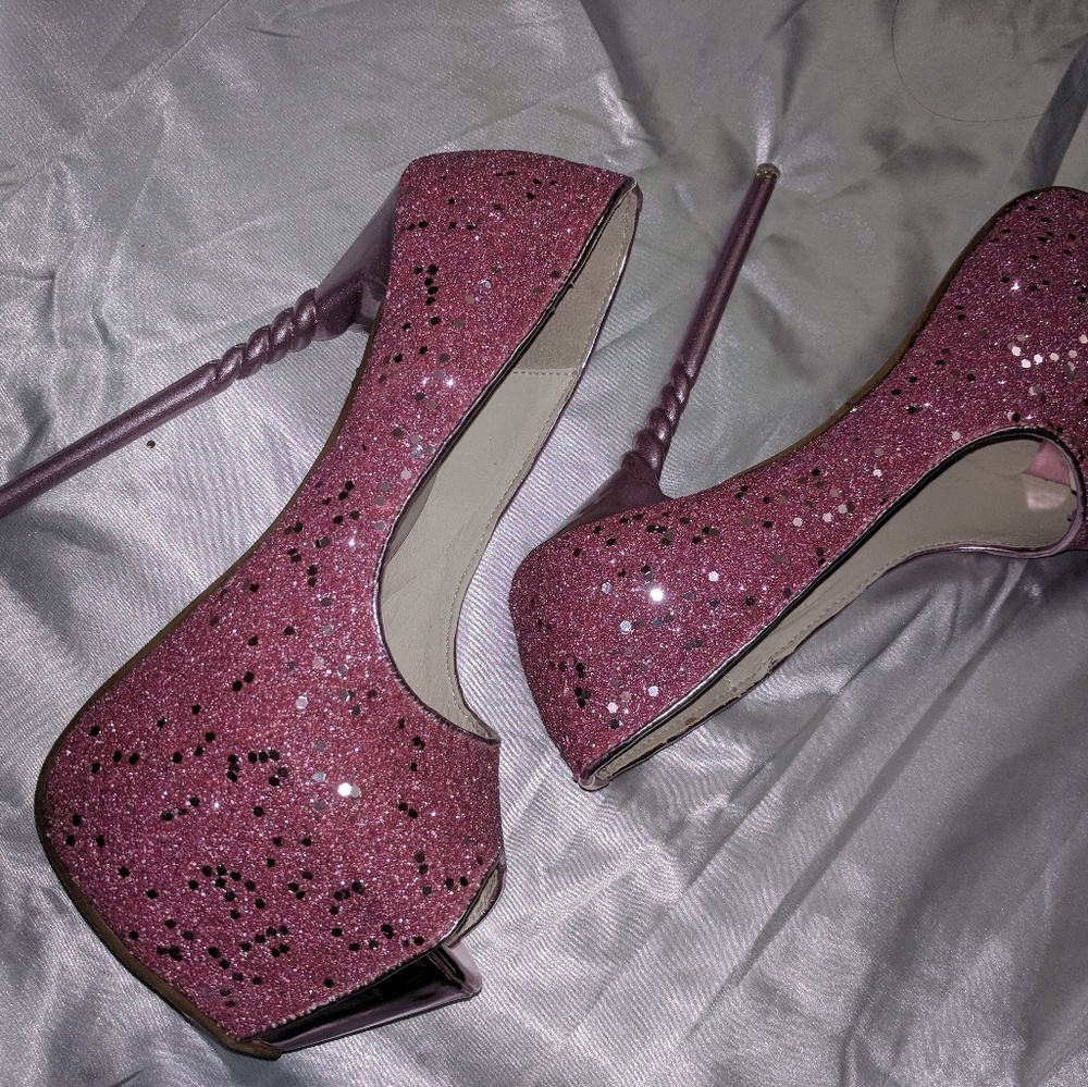 Glitter pumps